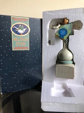 Williraye Studio 2002 “Garden Finial-Angel with Heart” WW5003